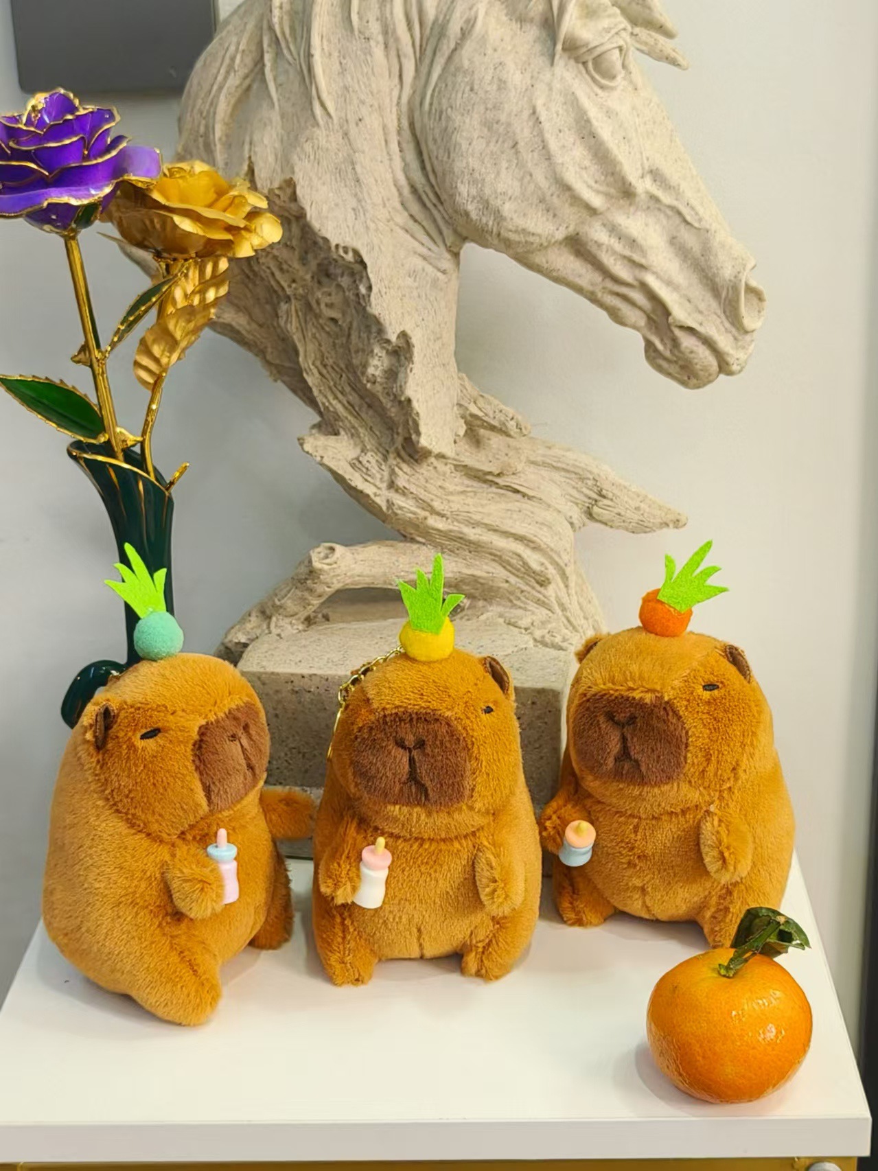 갈색 파인애플 병 카피바라