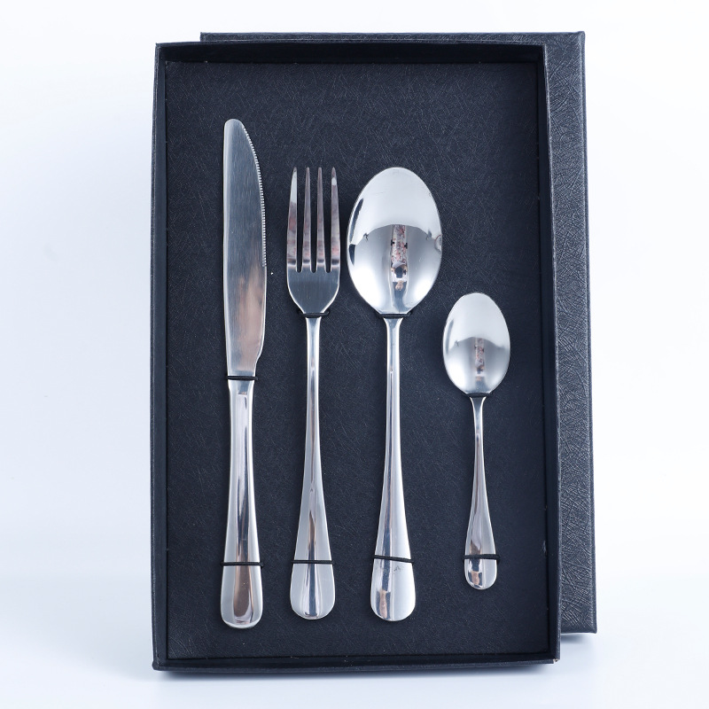 Caja de regalo negra + juego de cuatro piezas plateado