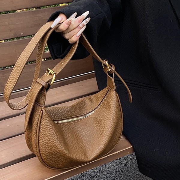 Bolsos retro bolsos nuevos bolsos de albóndigas de moda para mujeres bolsos ligeros bolsos de hombro bolsos de axilas simples hombro cruzado invierno