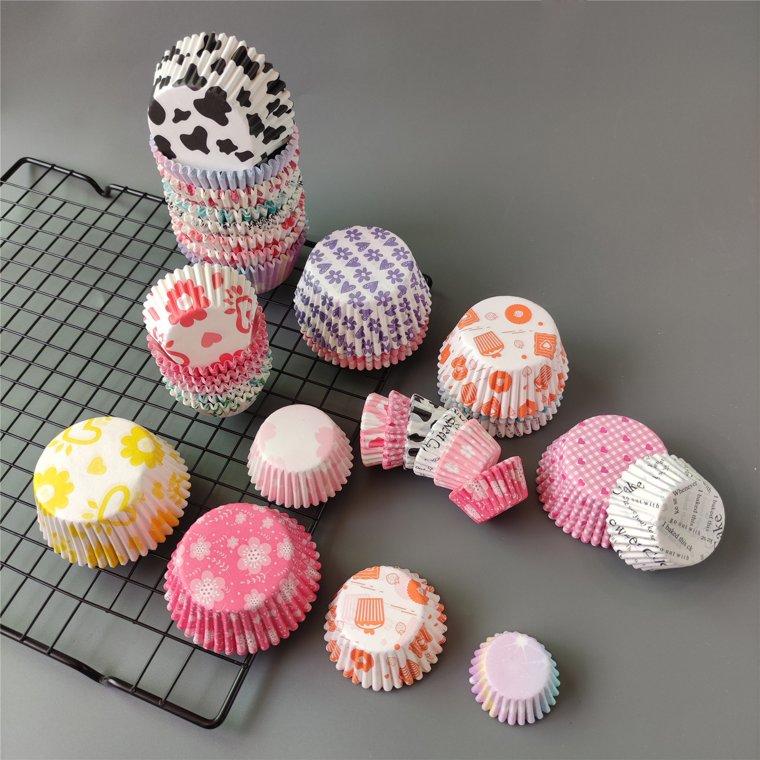 Fábrica directa al por mayor 100% taza de papel de pastel blanco puro 100 barril de papel de horneado resistente a altas temperaturas papel de pastel a prueba de aceite