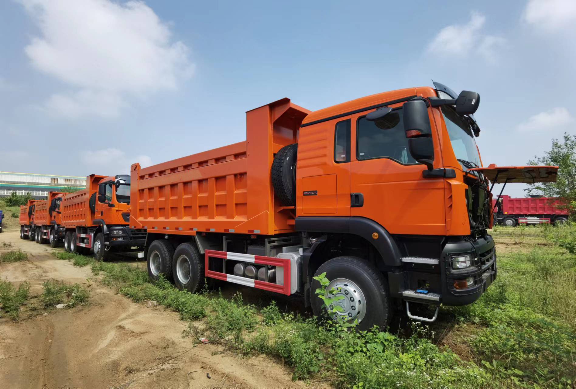 出口蒙古336/371/400马力中国重汽豪沃TX自卸车18953179828