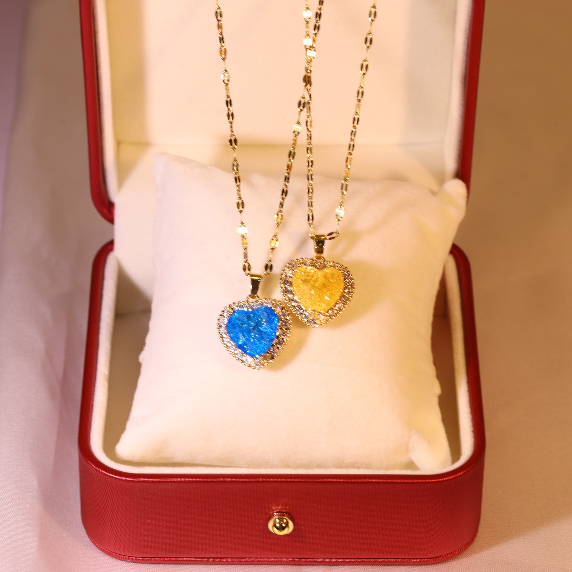 Retro Heart Shape Titanium Steel Inlaid Zircon Necklace 1 Piece