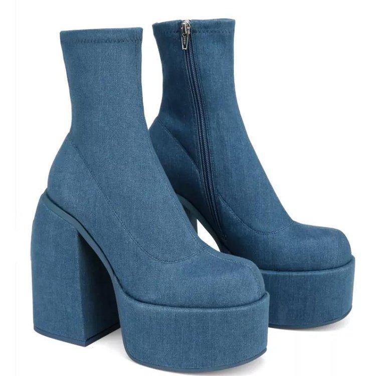 2026 otoño y invierno nuevo estilo de cabeza cuadrada de talón alto tablero impermeable elástico delgado botas delgadas de talla grande para desfilar botas cortas de mujer transfronterizas