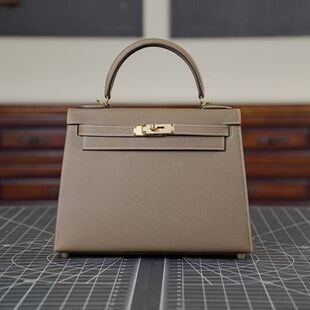 Demi-season capacious one-shoulder bag, genuine leather, high-end