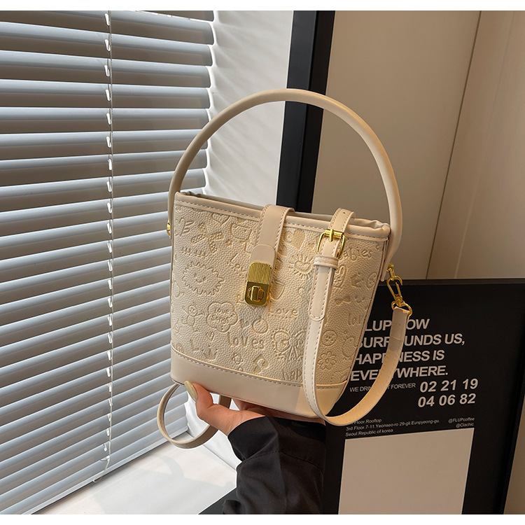 Bolsos populares de alta gama para damas 2024 nueva textura para trabajar bolso de cubo de mensajero de cercanías de nicho marrón