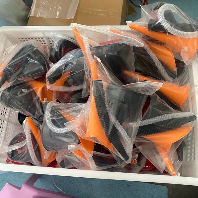 Directly Supplied from the Manufacturer, Car Refueling Funnel with Hands-Free Design and Filter Net, Plastic Funnel for Motorcycle Oil, Thickened Funnel