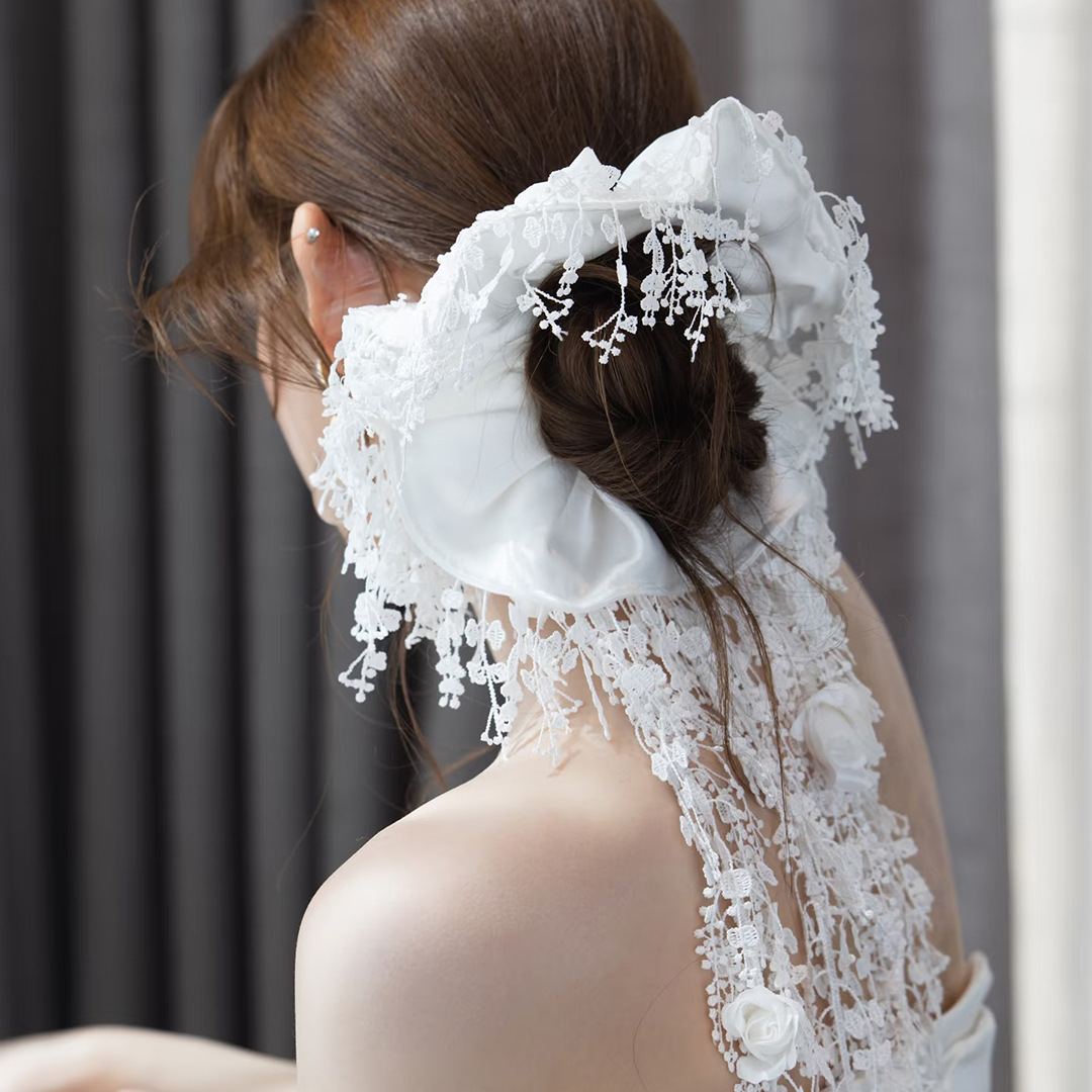 Bride's wedding headpiece, white satin lace flower tassel hairband, exquisite, simple, and elegant wedding dress accessory