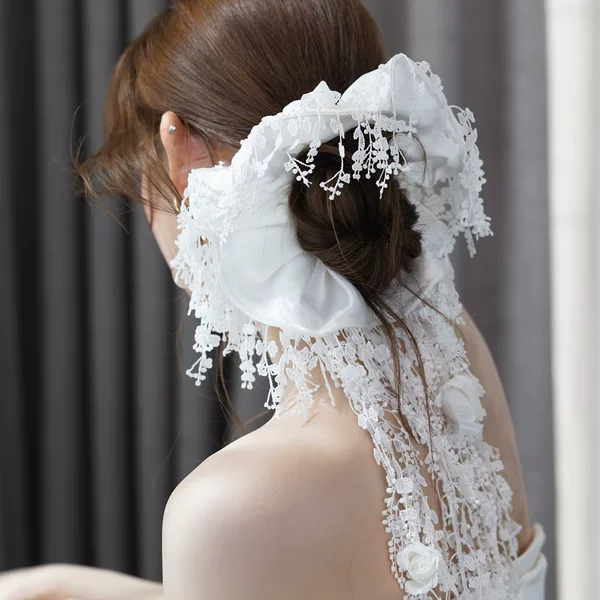 Bride's wedding headpiece, white satin lace flower tassel hairband, exquisite, simple, and elegant wedding dress accessory
