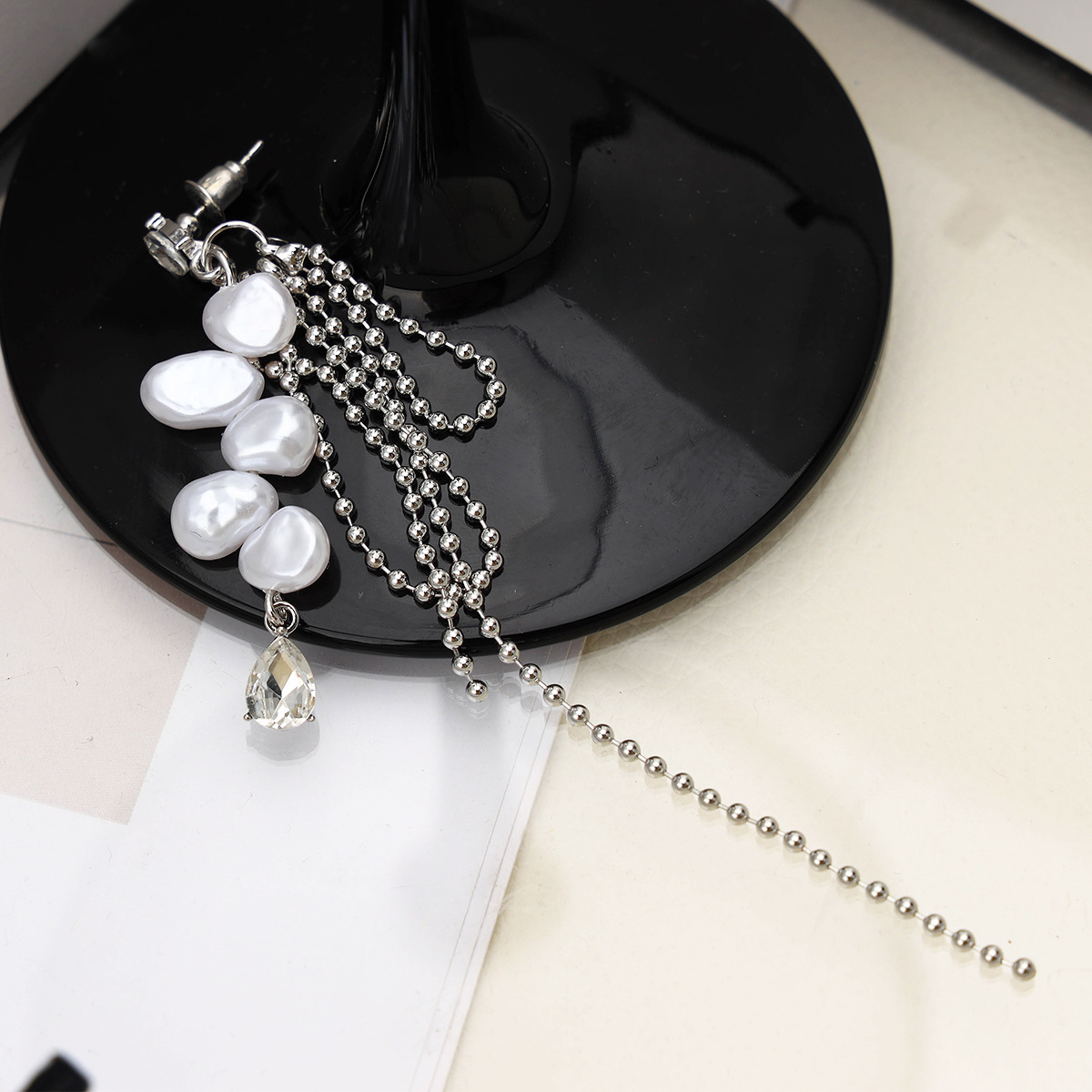 Pendientes de borla largos de circonio de nuevo estilo europeo y americano Pendientes de sentido de alta calidad Pendientes de gota de perlas de alto brillo de pétalos