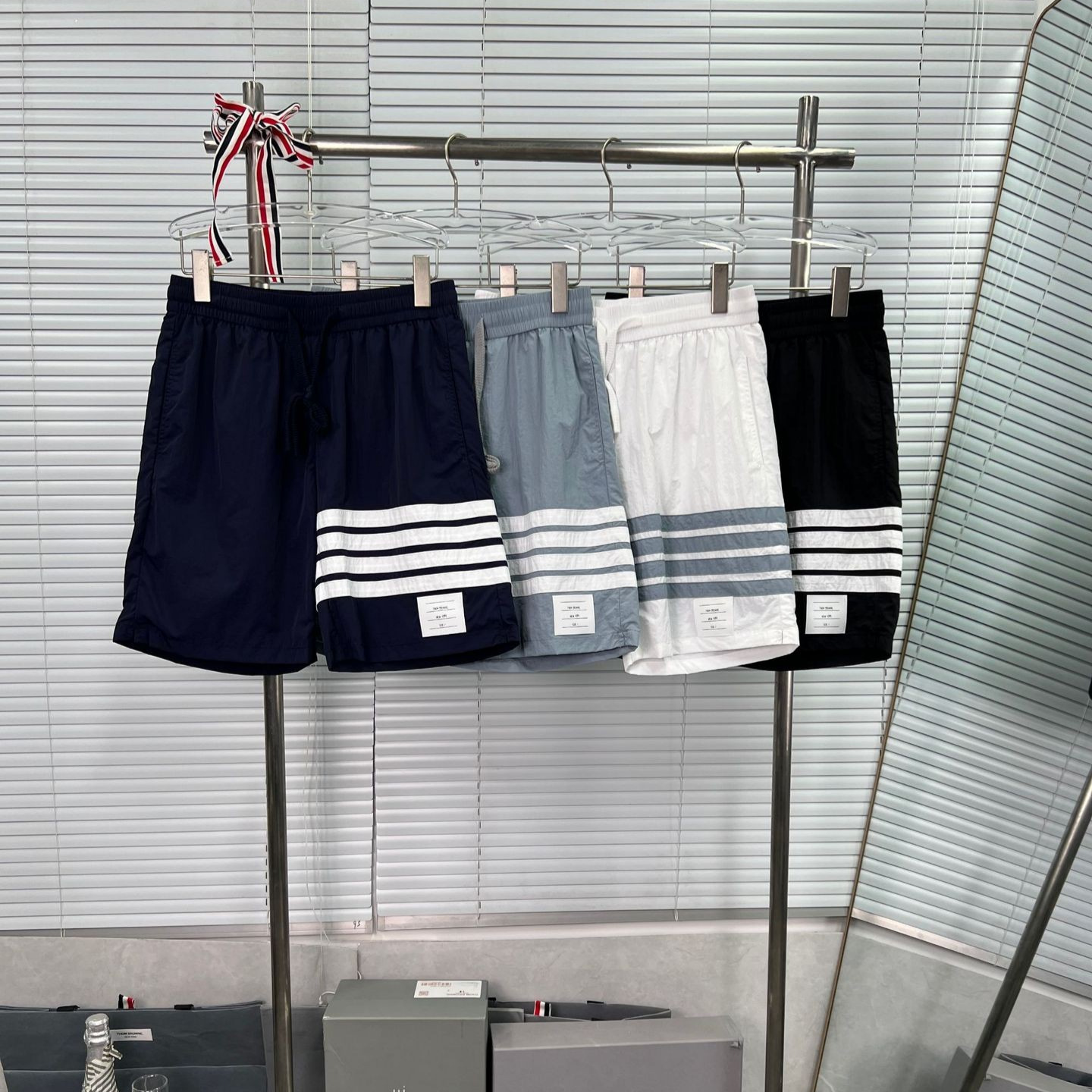 High-quality summer new style four-stripe drawstring beach shorts for men and women