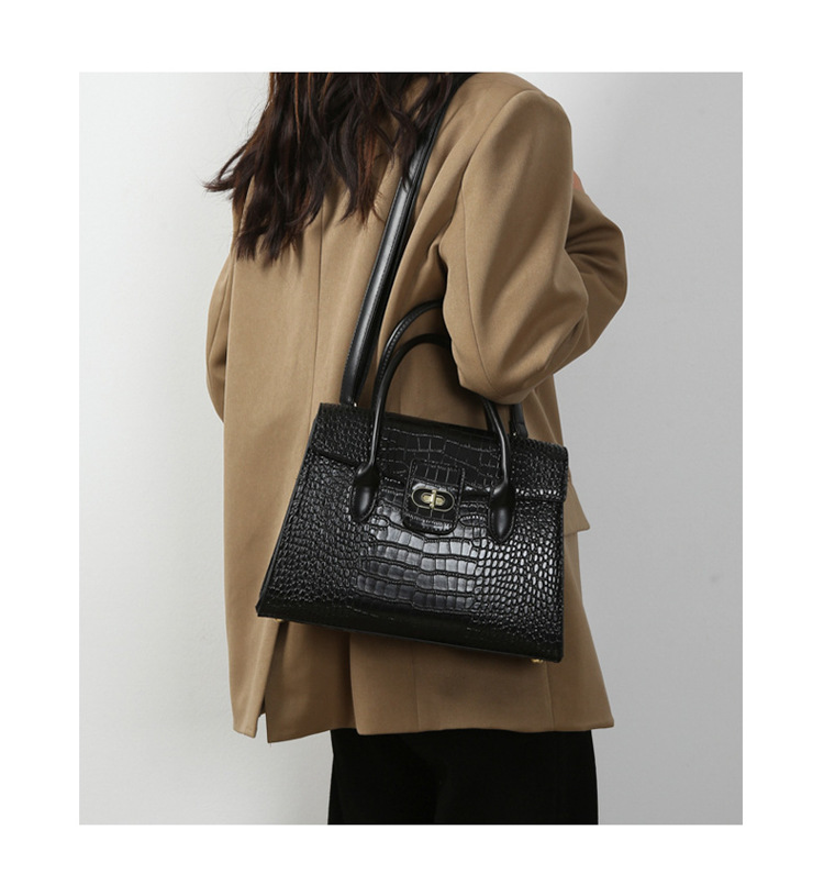 1325g Weight Polyester Lining Material Sewing Thread Fashion Element Zipper Closure Type Double Handle , Sling Strap Strap Type Crossbody Bag Bags Type Casual, Business, Daily Occasion Pu Leather Material Crocodile Pattern All Seasons Season Women's Gender Elegant Style Square Shape Women's Pu Leather Crocodile Elegant Sewing Thread Square Zipper Crossbody Bag 22