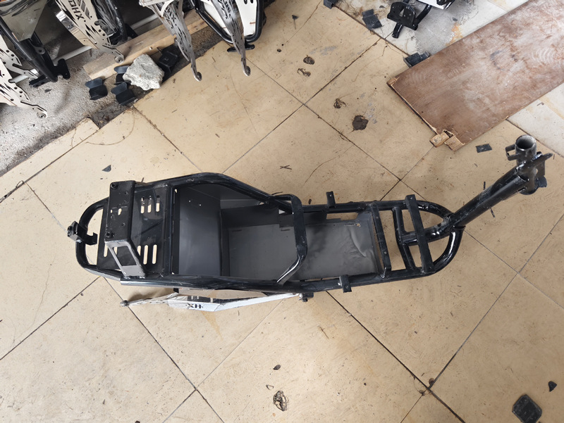 Electric motorcycle tortoise five little turtle king double extended frame to maximize the one-piece warehouse split warehouse with stainless steel flat fork in stock