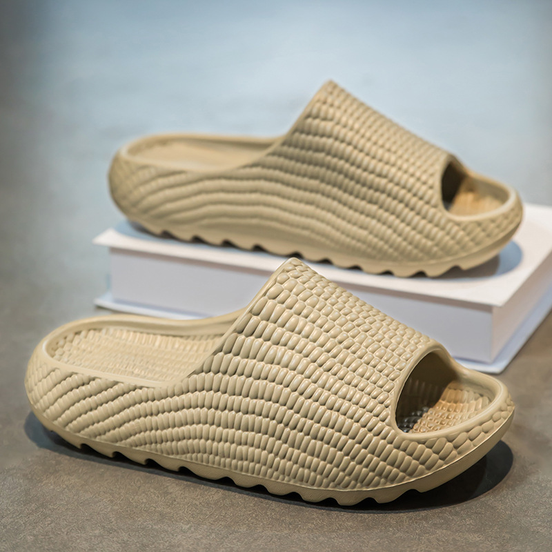 Zapatillas exteriores de suela gruesa para mujer 2025 nuevo estilo eva interior hogar antideslizante aumento baño sandalias y zapatillas de suela blanda para hombre