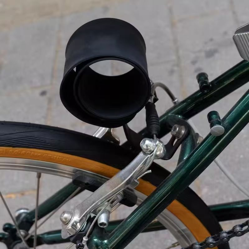 Dopamine roll-up fender suitable for modification of Dahon folding bikes into a retractable waterproof mudguard