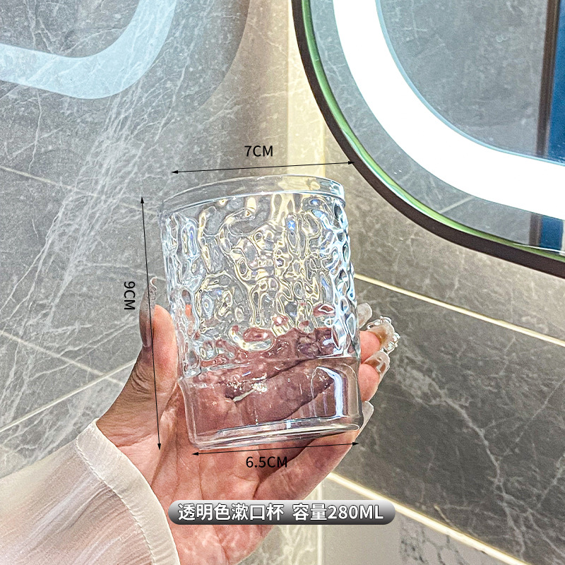 투명 컵