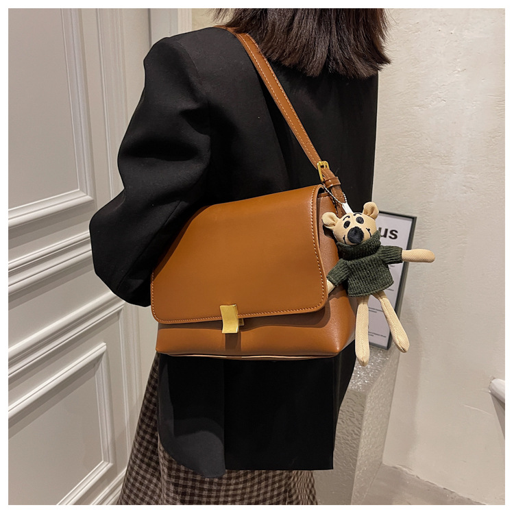 Casual Retro Solid Color Lock Square Shoulder Bag Wholesale Nihaojewelry display picture 12