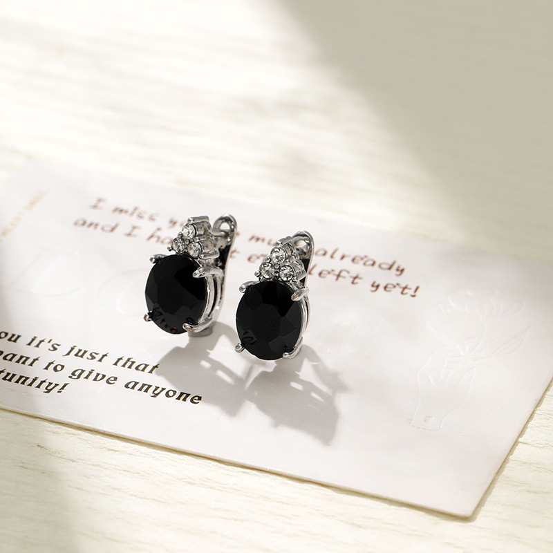 Europa y los Estados Unidos lujo ligero alto sentido huevo incrustado zircon temperamento pendientes de nicho transfronterizos diseño de orejas de orejas de mujer joyas de orejas