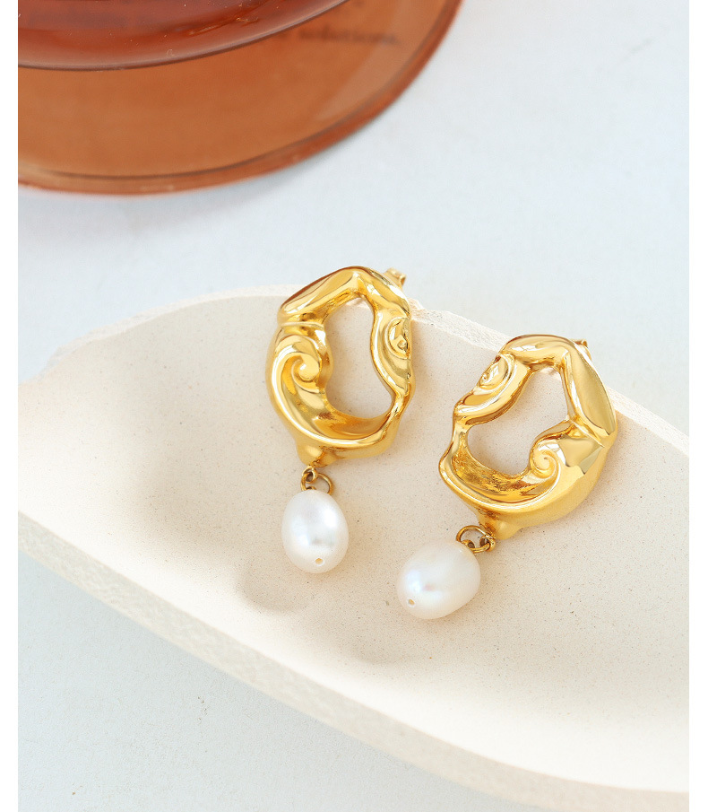 Französische Retro-Licht-Luxus-vergoldete hohle Lava-unregelmäßige Ohrringe für Damen mit Süßwasserperlen-Anhänger, übertriebene Ohrringe_voghion.com