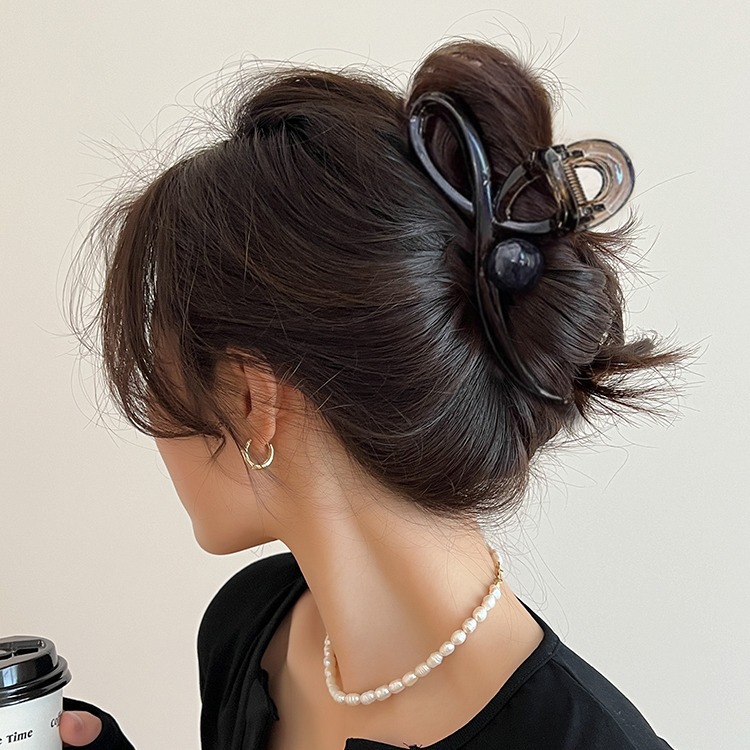 Clip de agarre de perlas de sentido avanzado, horquilla para el cabello en la parte posterior de la cabeza de las mujeres, clip de temperamento de otoño e invierno, tocado, clip de tiburón mediano, horquilla