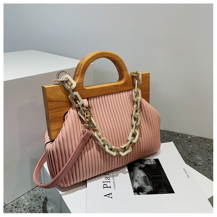 Autumn And Winter New Wooden Handle Fashion Chain Fold Striped Shoulder Simple Messenger Bag display picture 6