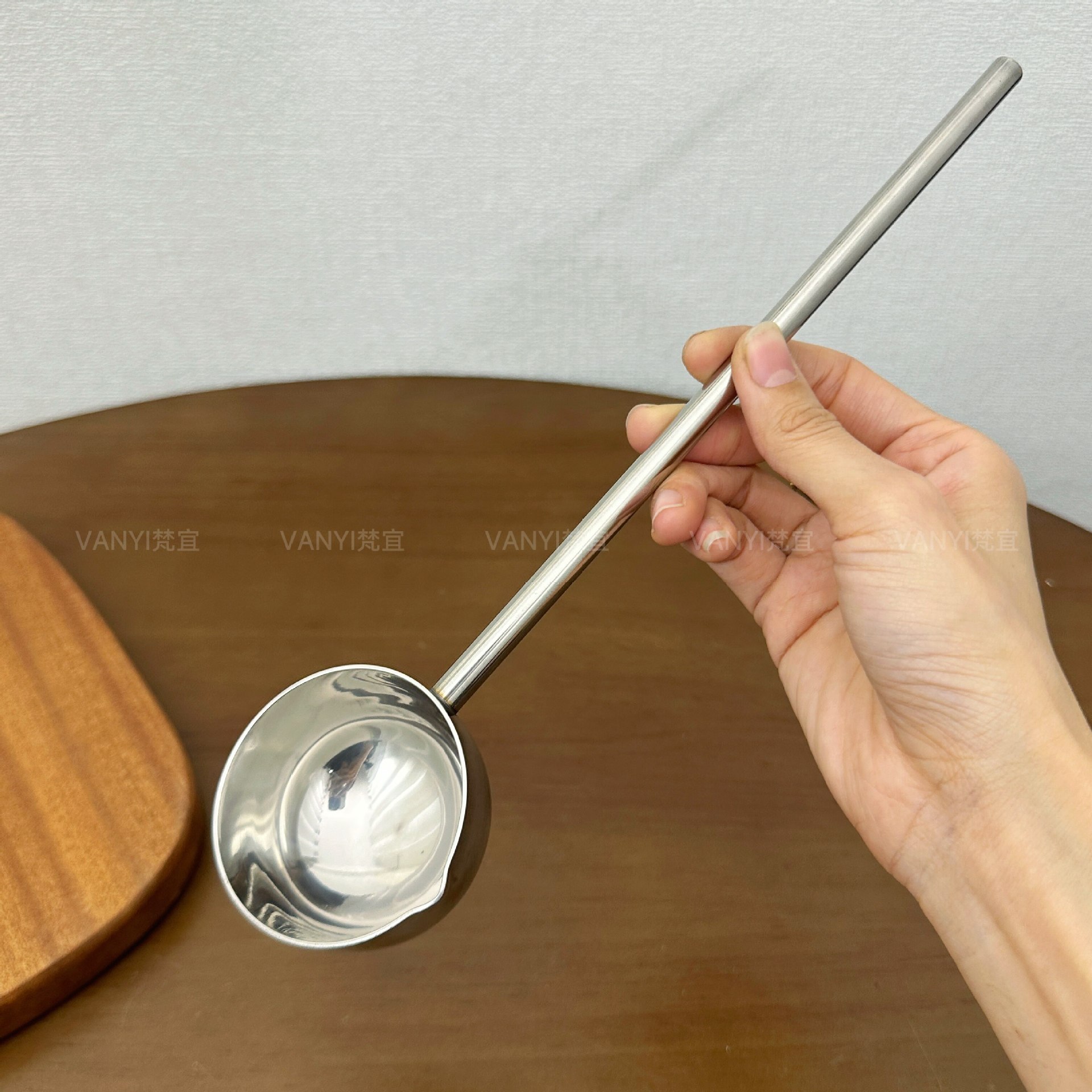 304 Stainless Steel Oil Pouring Pot, Multifunctional Hot Oil Pot, Mini Oil Pouring Gadget, Special Spoon for Pouring and Splashing Oil