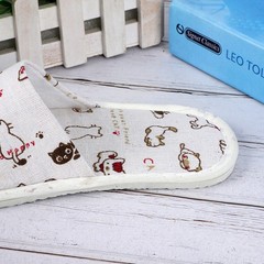Supply of disposable cartoon children's slippers for hotels, B&Bs and inns to entertain guests at home with willow leaf pattern bottoms available for wholesale