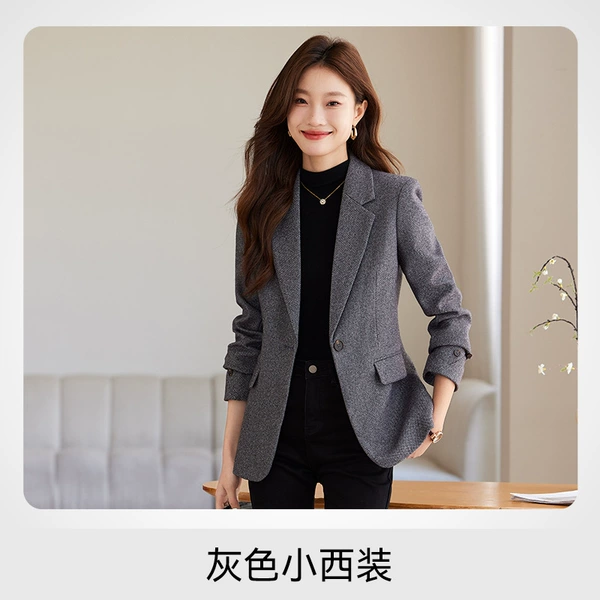 Long-sleeve, classic suit jacket