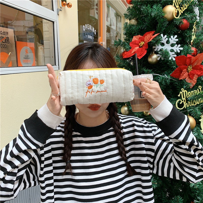 【 In Stock 】112155 Embroidered Tulip Pen Case, Girlish student Stationery Storage Bag, Fabric Makeup Bag undefined