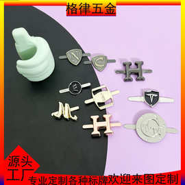 定 制金属箱包鞋服烤漆铭牌 五金饰品合金标牌带铁插脚牌特制刻字