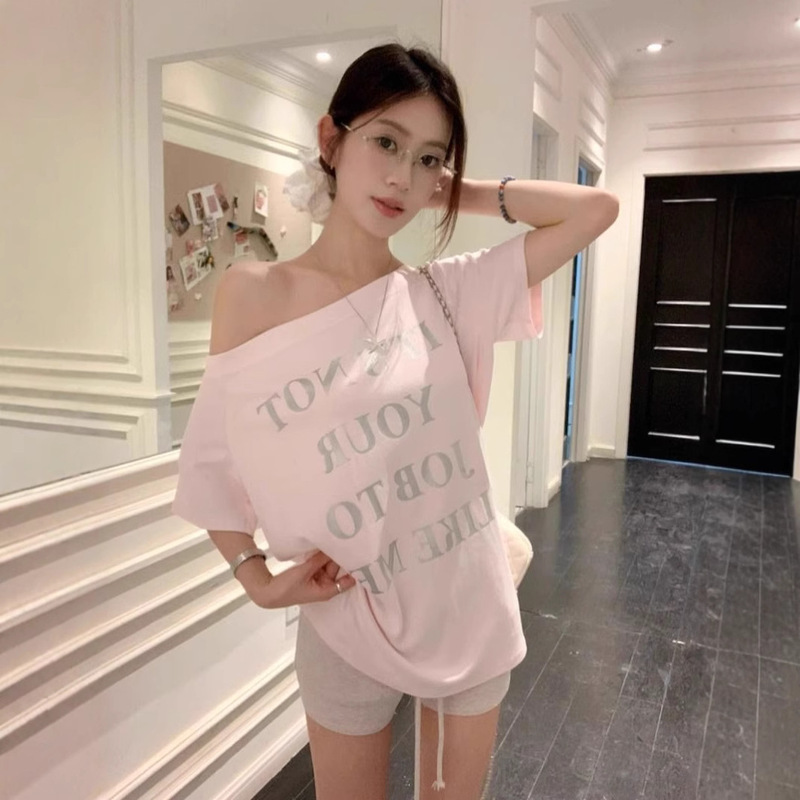 Korean-Style Stunning Pink One-Shoulder Short-Sleeve T-Shirt for Women, New Summer Style with Letter Print, Loose Off-Shoulder Top for Women, Wholesale Korean-Style Stunning Pink One-Shoulder Short-Sleeve T-Shirt for Women, New Summer Style with Letter Print, Loose Off-Shoulder Top for Women, Wholesale