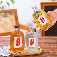 Маленькая красная книга зеленая сливовая бутылка вина стеклянная бутылка фруктового вина пустая бутылка с высоким значением