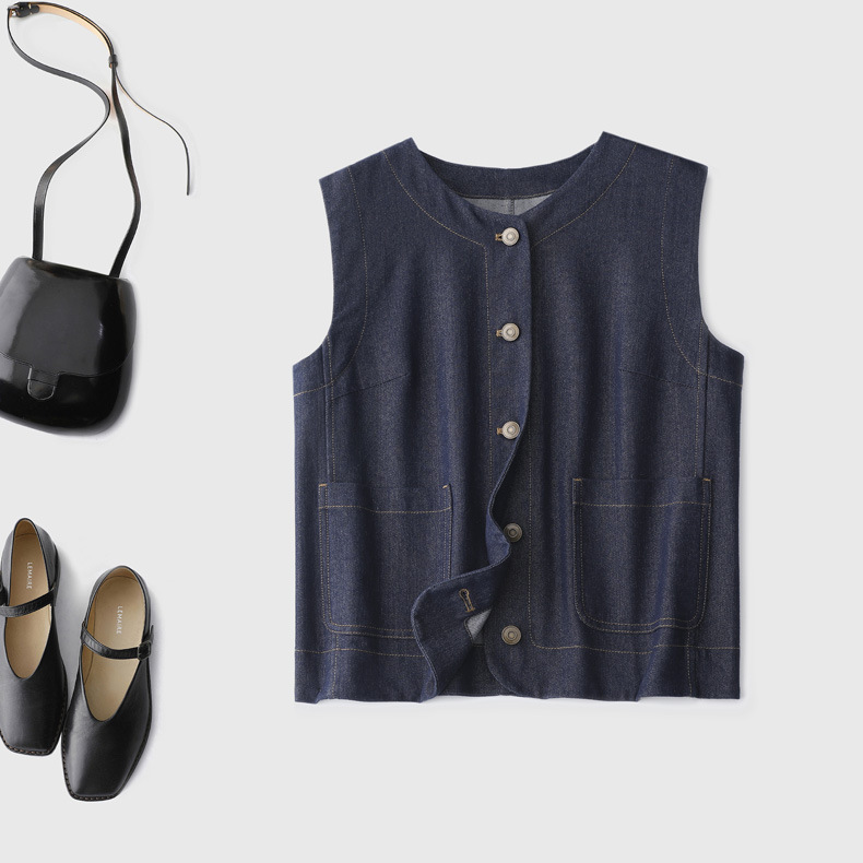 A Minimalist Essential for Summer in the Old Money Style. This Three-Dimensional Cut Denim Vest Is so Stylish