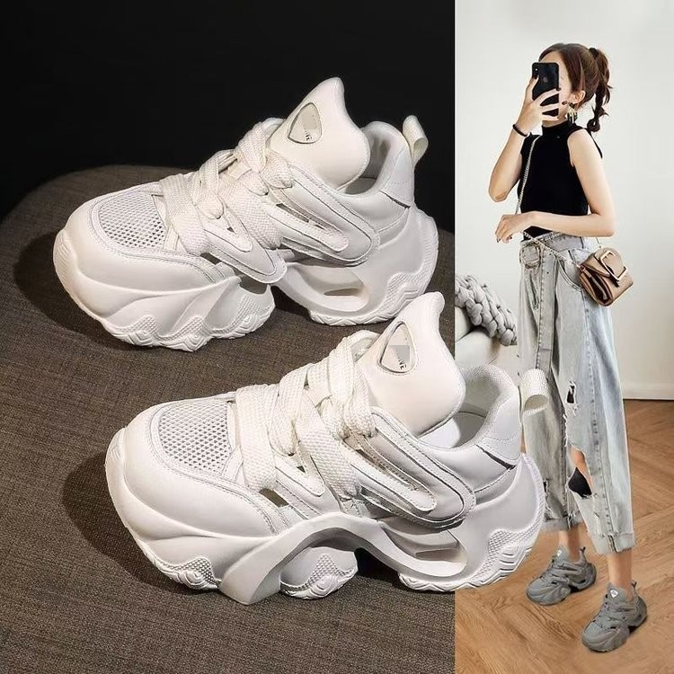 Pequeñas sandalias deportivas de suela gruesa para mujeres, zapatos huecos de verano 2026 nuevos zapatos de muffin cómodos