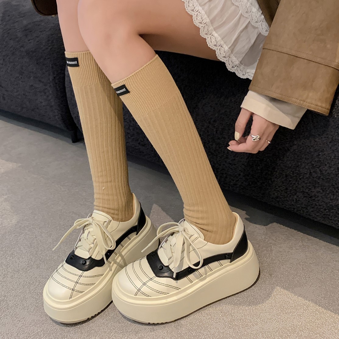 Giày sneaker nữ đế dày da bò phối màu dây buộc phong cách thể thao — màu đen