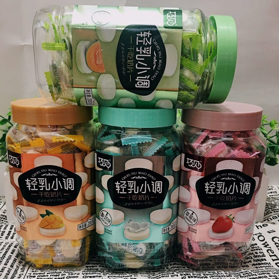 Qiao Легкое молоко Малое Сухое Ешьте Молочный ломтик Клубника Манго Фруктовый Сухой Ешьте Просо Ностальгическая закуска Детские конфеты Молоко