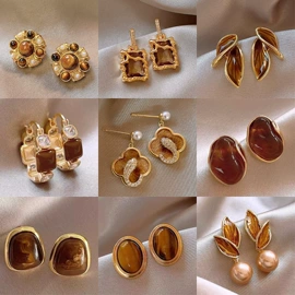 耳钉;耳环;耳扣