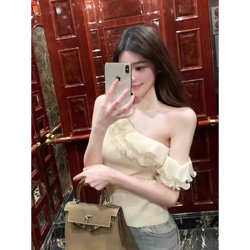 夏の甘辛なオフショルダーTシャツ、フリルノースリーブトップ、高級スリムフィットオフショルダーデザインセーター|undefined
