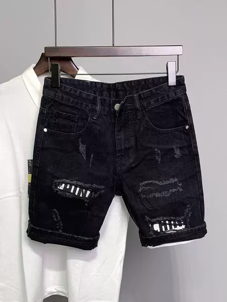 Trendy men's personalized ripped bermuda shorts, summer 2026, versatile slim-fit cool black denim shorts