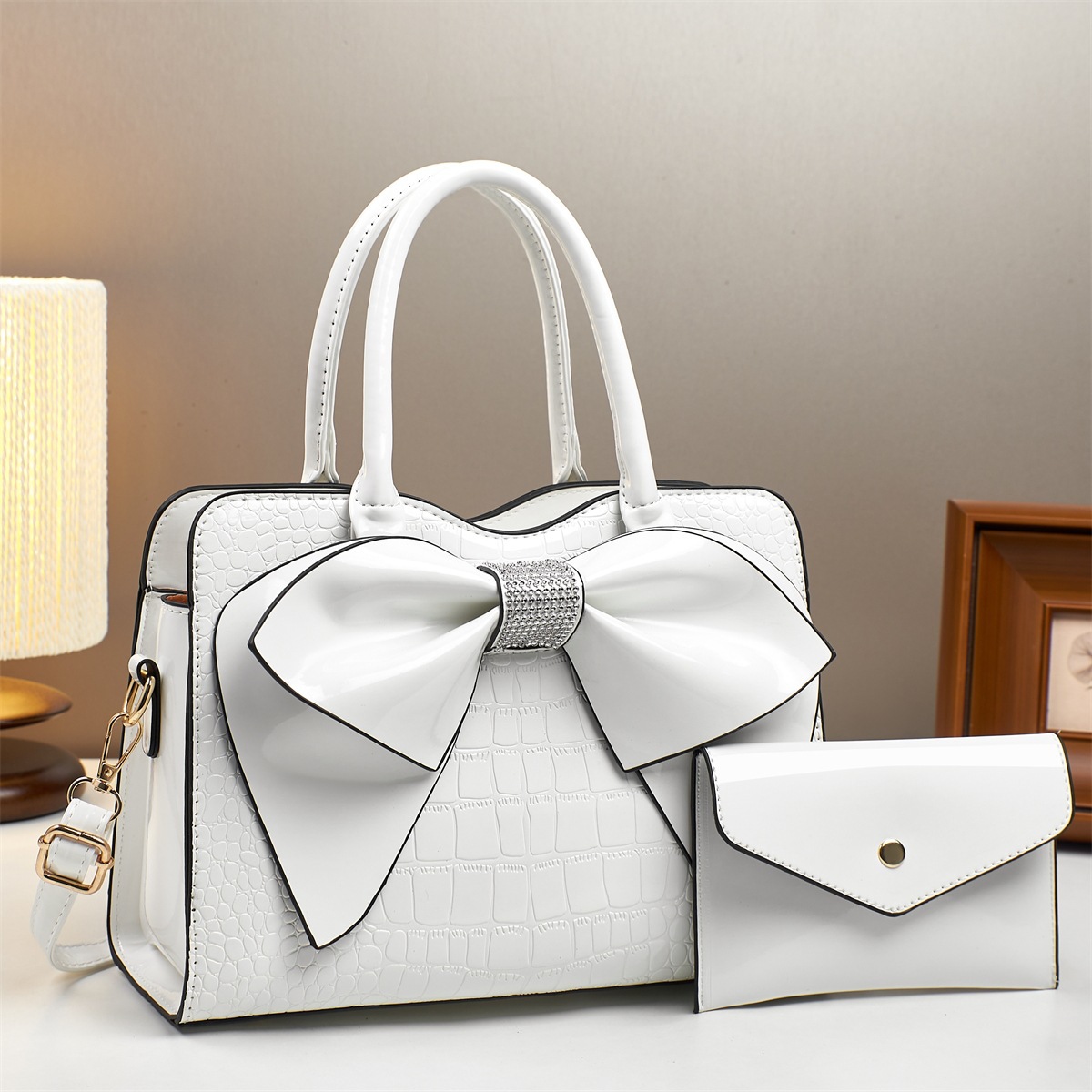 Bolsa de mano de comercio exterior transfronterizo 2025 nuevo elegante cocodrilo de gran capacidad de laca esmaltada cara brillante bolso de mochila