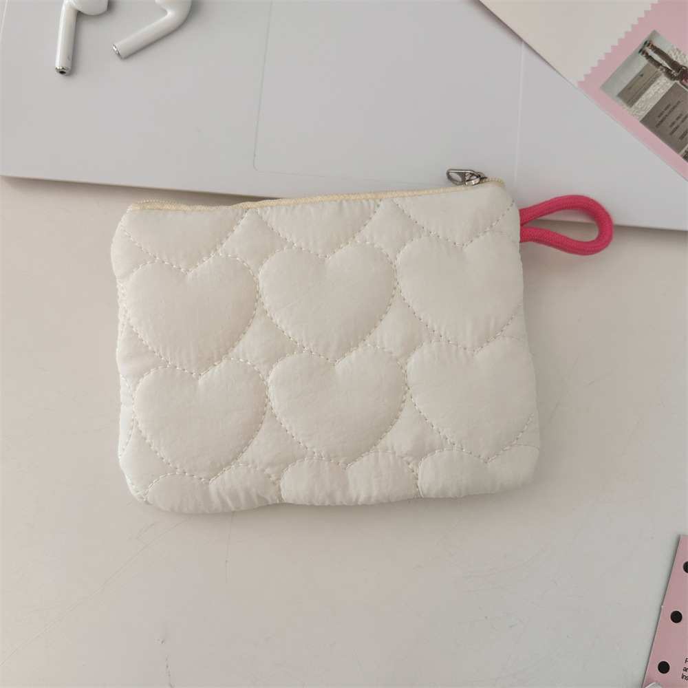Heart-shaped milky white coin purse