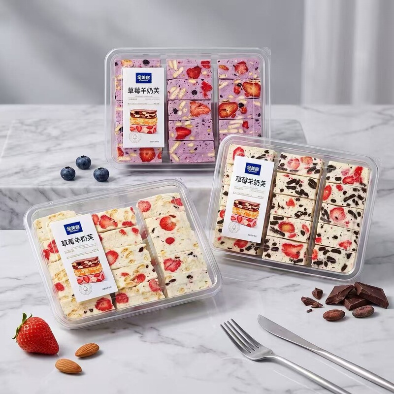 Strawberry goat milk pudding, boxed blueberry matcha chocolate, handmade mango, trendy snowflake cake, and other casual snacks
