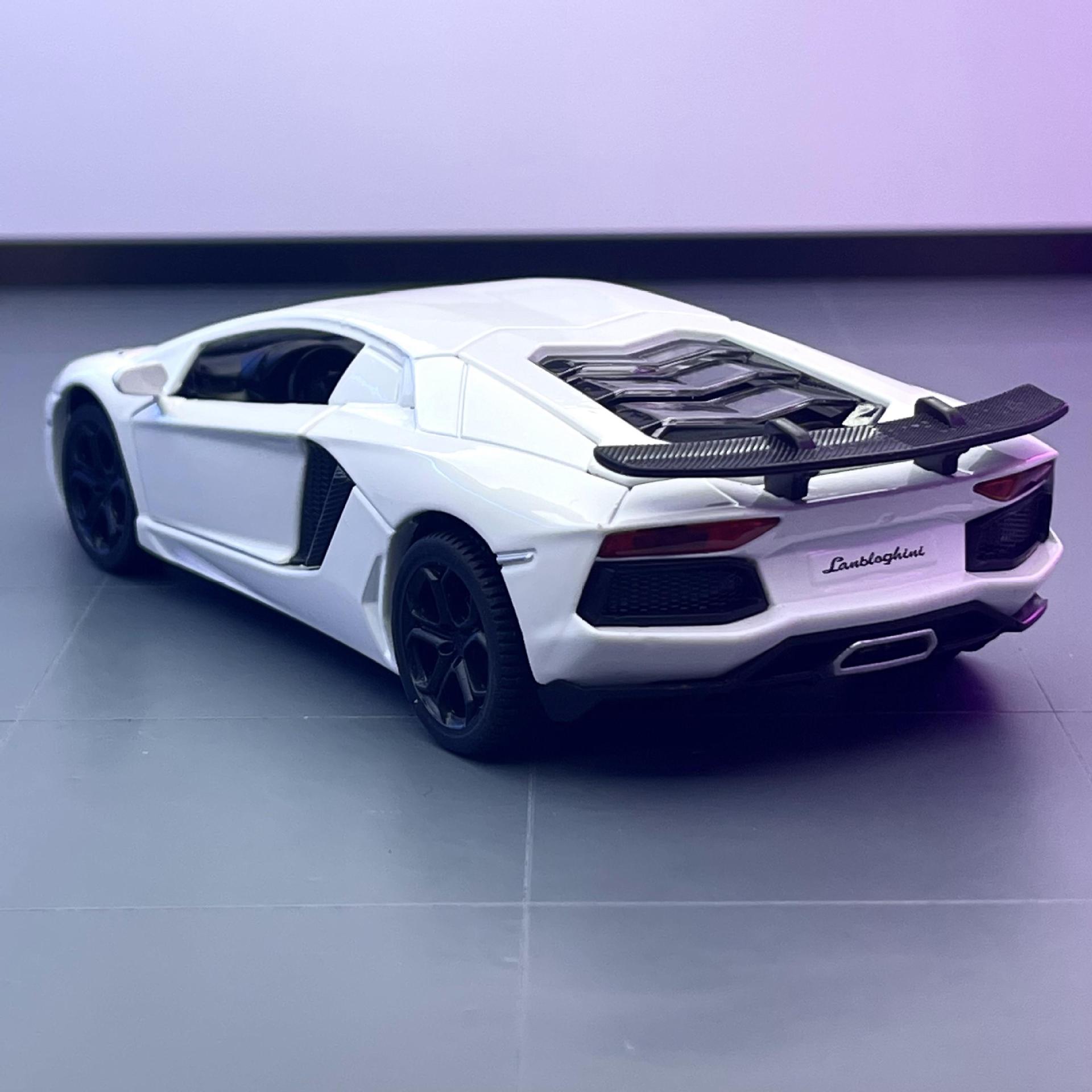 Modelo de coche de aleación Tianying 1 a 32 Rambo LP740 coche deportivo con sonido y luz, modelo de música de coche de juguete para niños