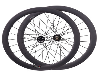 Almacén de ultramar europeo de una sola pieza de entrega 700C hub de fibra de carbono conjunto de ruedas de bicicleta de montaña