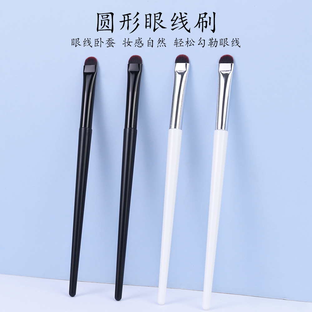 Cepillo de delineador de ojos de media luna Párpados extremadamente finos Cepillo de hoja de gusano de seda horizontal Cepillo de detalle preciso de cabeza plana de cabello suave ultrafino