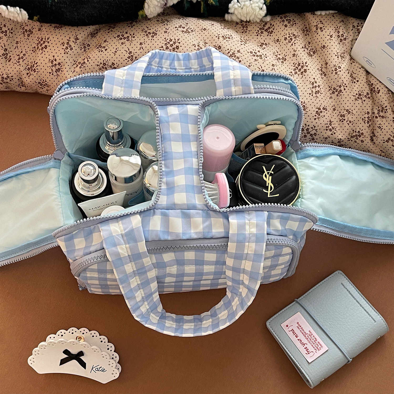 2025 nueva bolsa de cosméticos de partición de gran capacidad de apertura de doble ancho, bolsa de almacenamiento de lavado portátil de viaje esponjosa de alta calidad