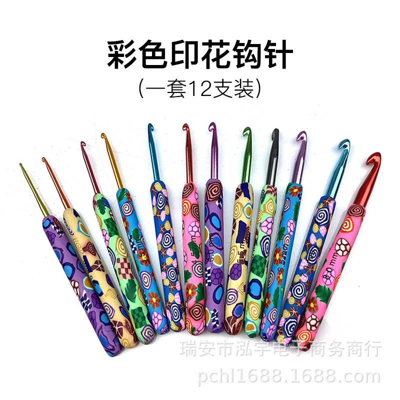 Herramientas de tejer de color de dibujos animados suave cerámica mango de ganchillo largo suave cerámica mango de aluminio crochet conjunto de 12 bolsas