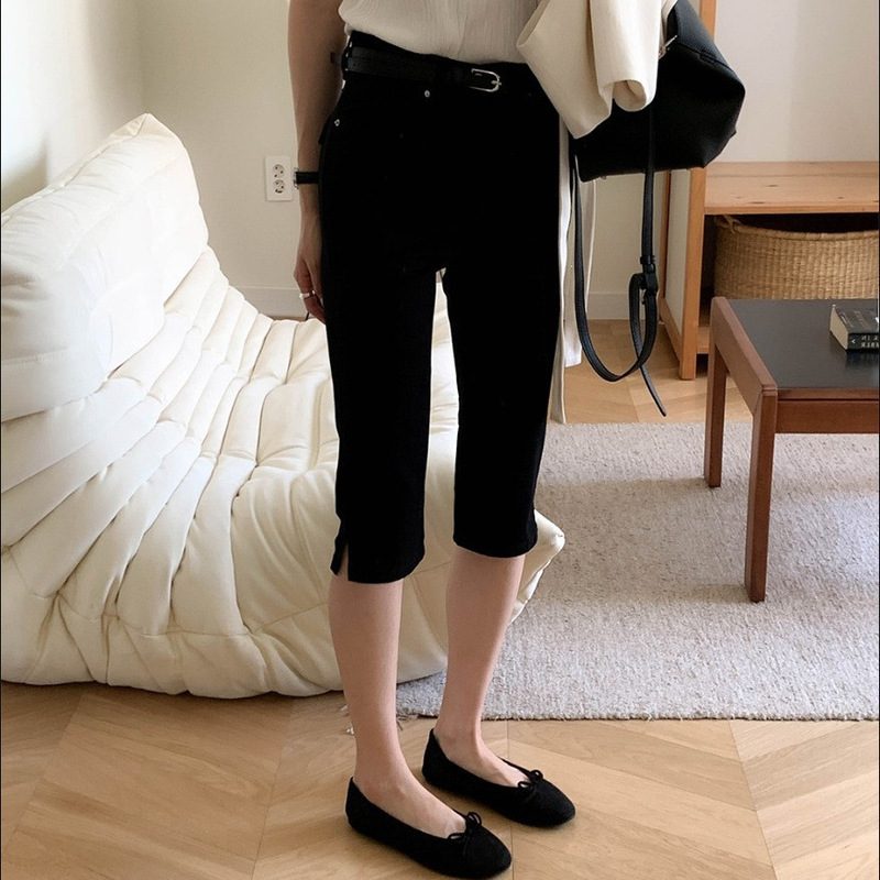High-Waisted Slimming Pocketed Versatile Denim Shorts with Slit Hems and Stretchy Fabric High-Waisted Slimming Pocketed Versatile Denim Shorts with Slit Hems and Stretchy Fabric