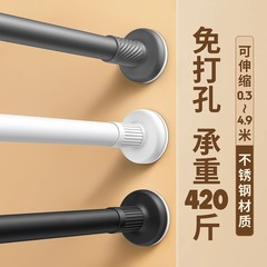 トイレの服のひもが窓の物干し棒に流れ込み、伸縮性があります。