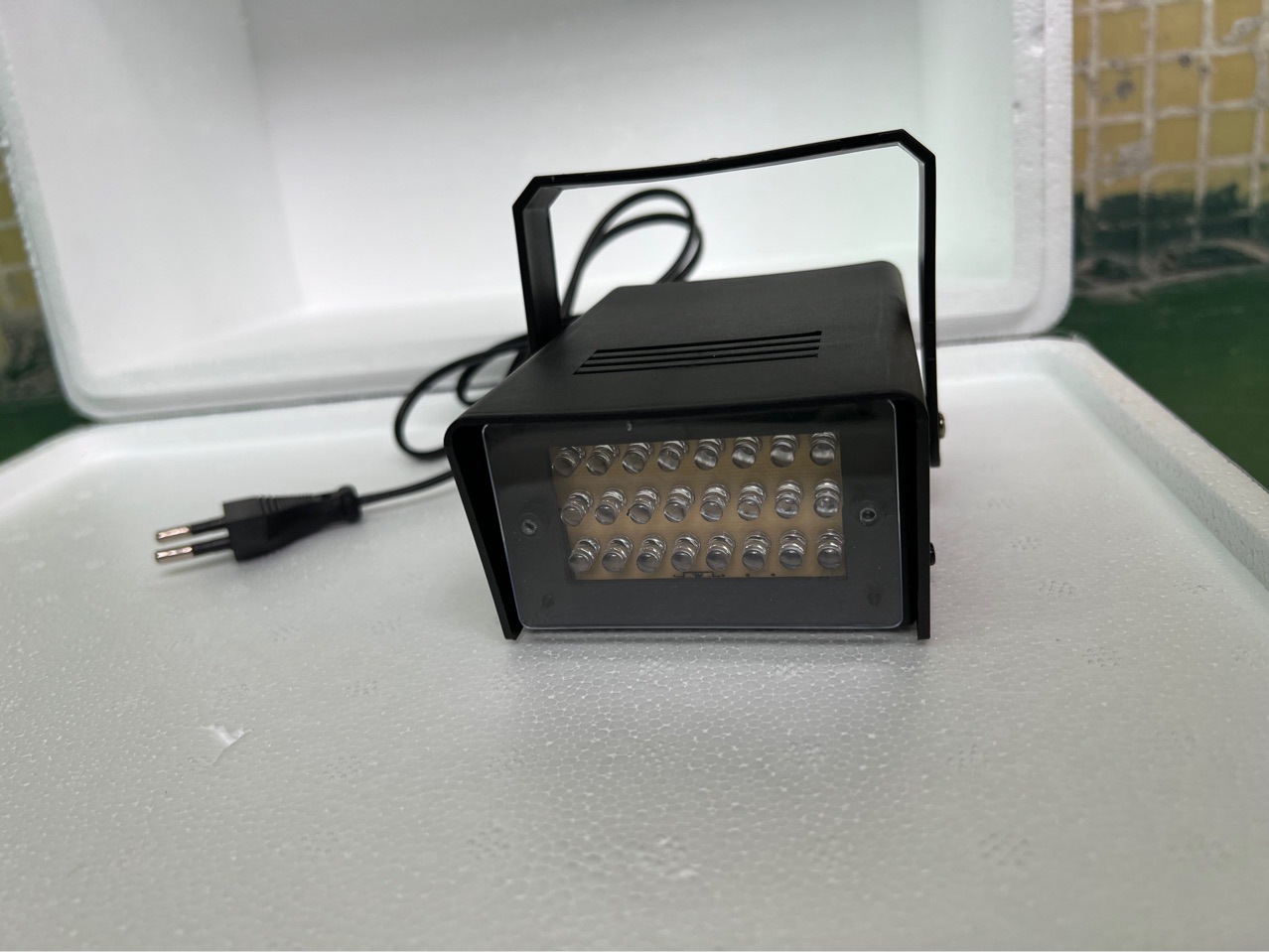 24颗Led频闪灯 110V/220V可选 白光爆闪灯 白光频闪灯 小频闪氛围-阿里巴巴
