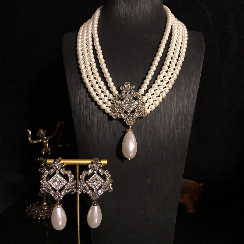 Vintage Palace Style Multi-layer Pearl Necklace with Gemstone Diamond Old Gold Neck Chain Earrings Ear Clip Sweater Chain suit Women